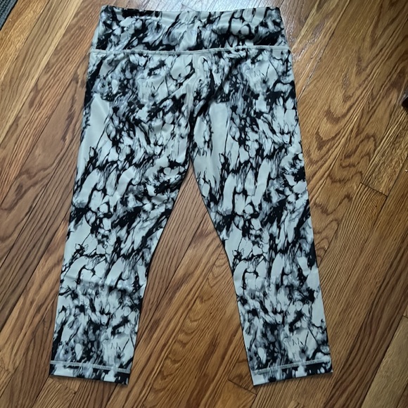 Lululemon crop 17” leggings sz 6 - Picture 4 of 6